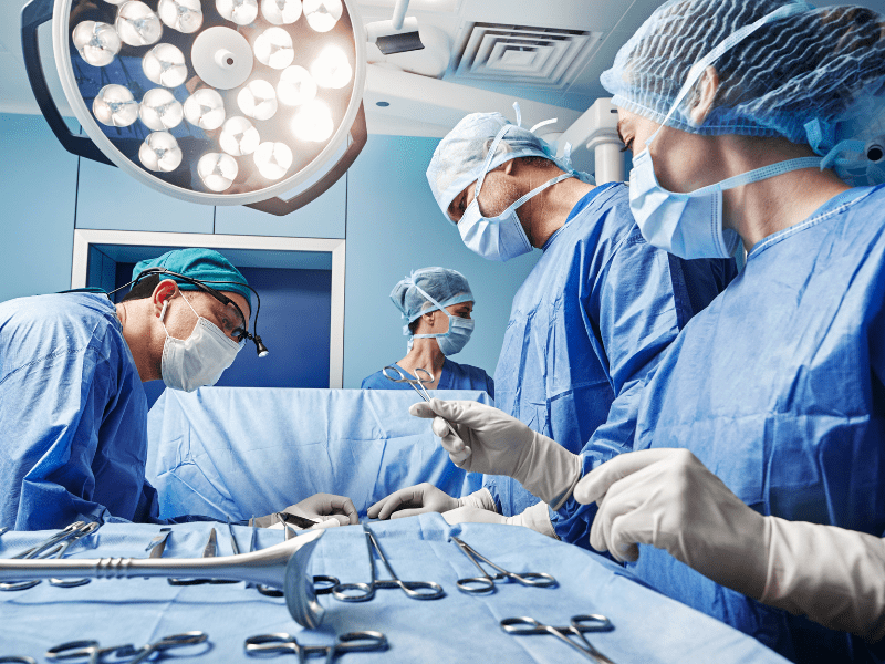 Cuidados auxiliares enfermería en quirófano (SANT0095)